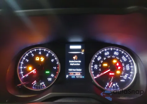 2020 Toyota Rav4 Xle z USA, uszkodzony, nr VIN 2T3P1RFV0LW113062